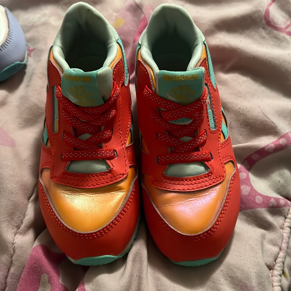 Toddler girls size 10 orange teal color